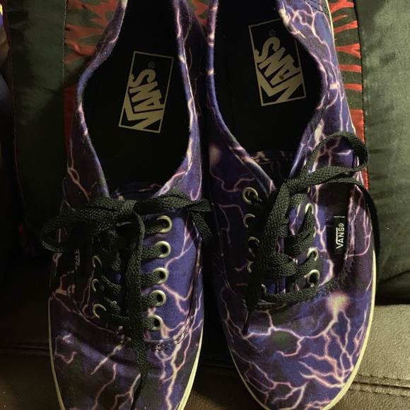 Vans - Picture 2 of 7